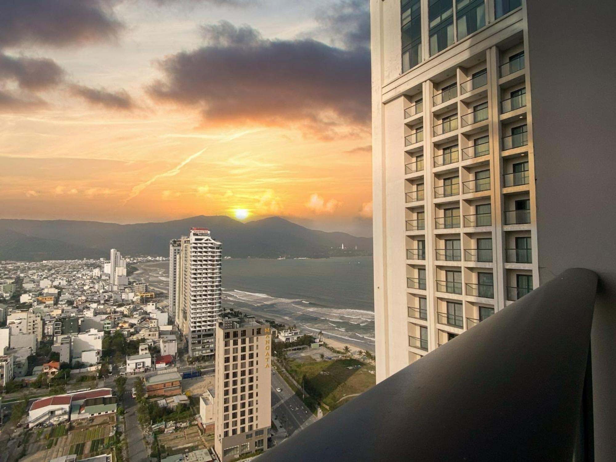 Luxury Apartment - Rooftop Swimming Pool - Beach Front - Hinata Apartment Da Nang Exterior foto