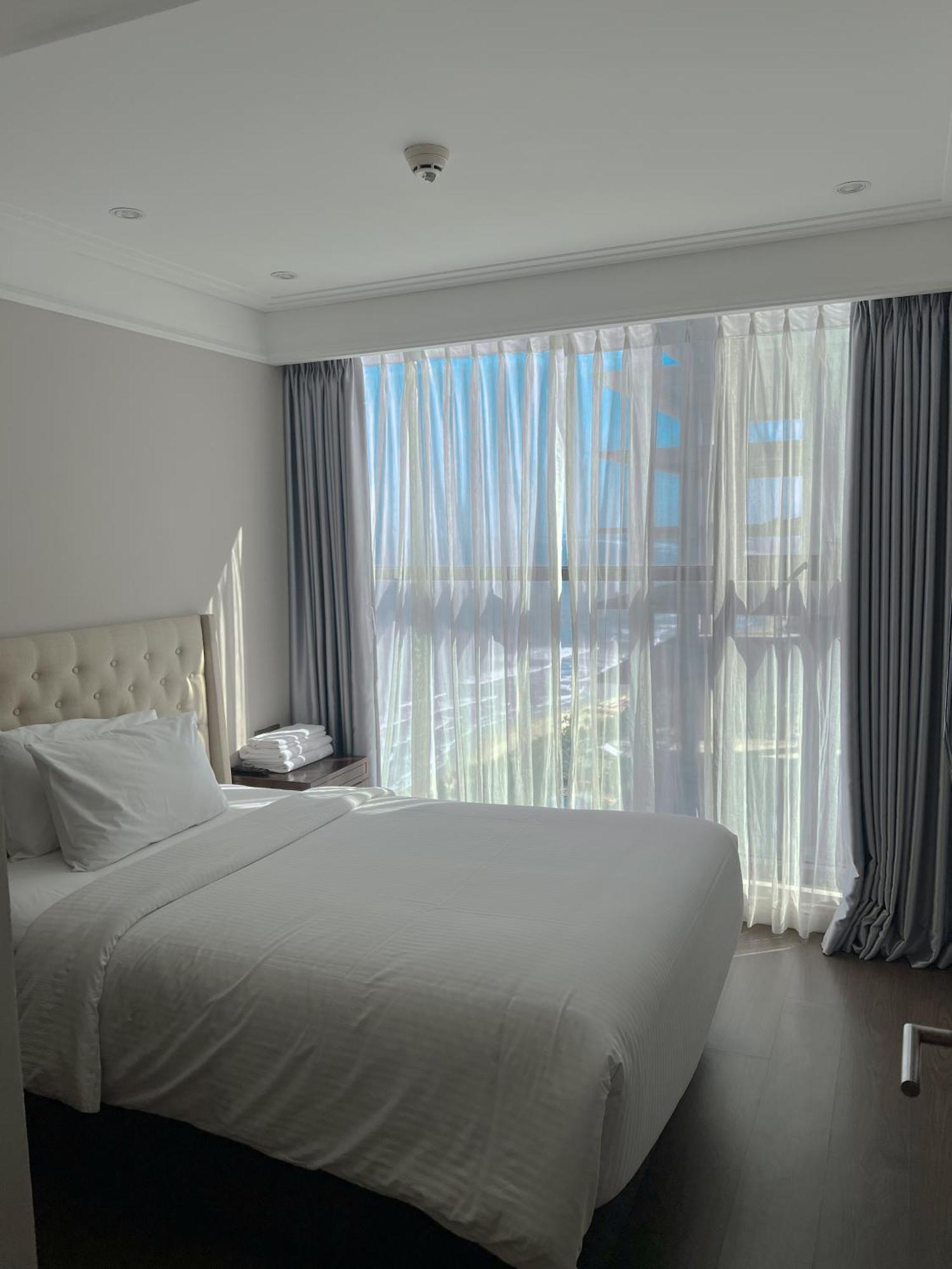Luxury Apartment - Rooftop Swimming Pool - Beach Front - Hinata Apartment Da Nang Exterior foto